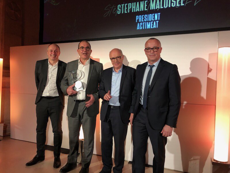 pascal_bowman's tweet photo. Cepac Region Alpes present aux Trophées de La Provence au Couvent des Minimes à Mane
Thierry Dezobry Directeur du Territoire de Digne remet le Trophée de l’innovation à notre client Actimeat.
@CE_CEPAC @laprovence @Berland49301755 https://t.co/oZy35eszKB