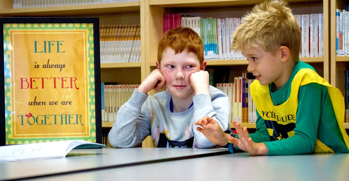 SophieAliceTMa1's tweet photo. Pour offrir un environnement scolaire exempt de harcèlement et de violence, le @lyceeclaudel propose des ateliers de médiation par les pairs. Consultez l'article de l'@aefeinfo à ce sujet ici: https://t.co/QBniycBfKz #droitsdelapersonne #humanrights #monlyceefrancais #refcomaefe https://t.co/QjTFwaPIaJ