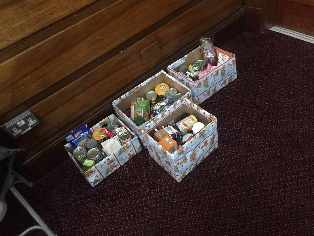 ChoirPadiham's tweet photo. Our amazing family helping others. We are proud! #singloudsingproud 🎄❣️ https://t.co/LGGJBbucjE
