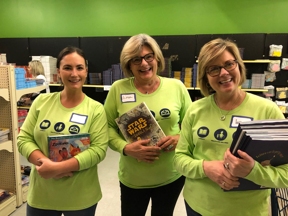 DomtarEveryday's tweet photo. We are excited to continue our #literacy efforts in the Charlotte area by volunteering at @classrmcentral's Truck of Books event again this year, in partnership with @FirstBook. Learn more about the annual event: https://t.co/OwAACDP127 #PowerfulPages https://t.co/SIEp5h42s4