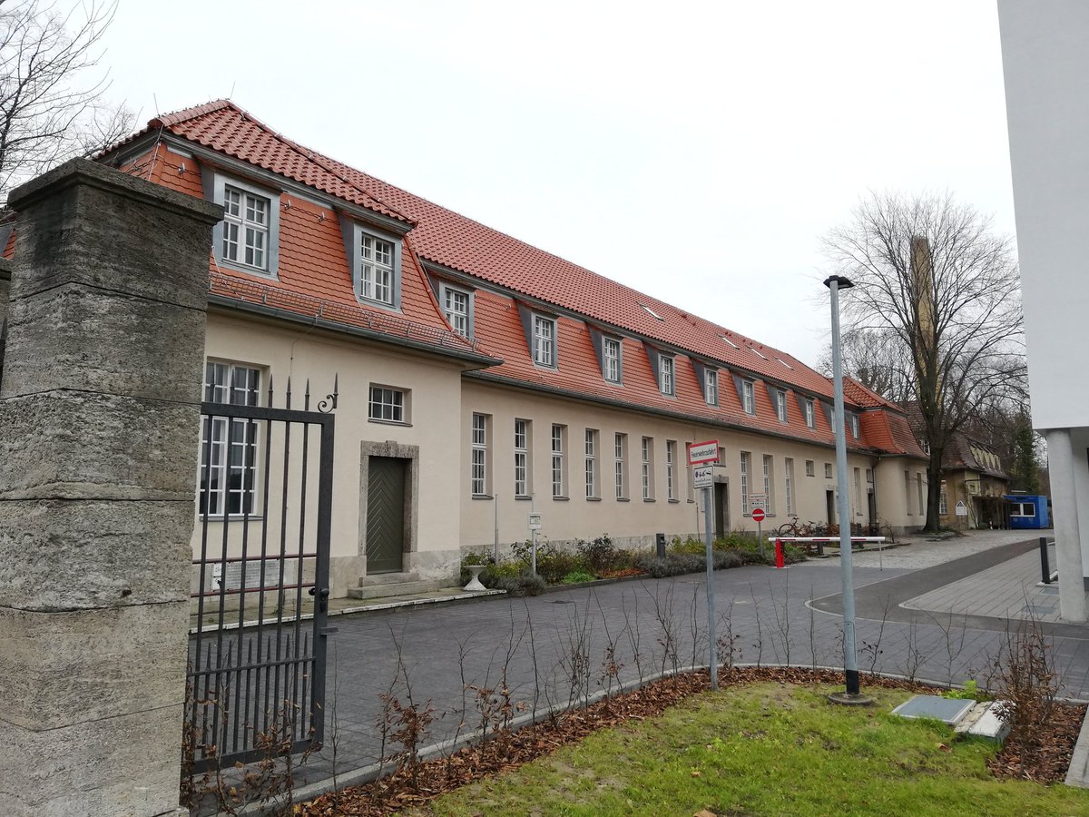 Christian_CCRS's tweet photo. A little history of medicine: In this building in Berlin Westend, the Children's Hospital of the Free University of Berlin was housed in the 1970s and 1980s. Here the West Berlin protocol for treatment of acute lymphoblastic leukemia was initiated as basics for BFM studies. https://t.co/TbwShMEG07