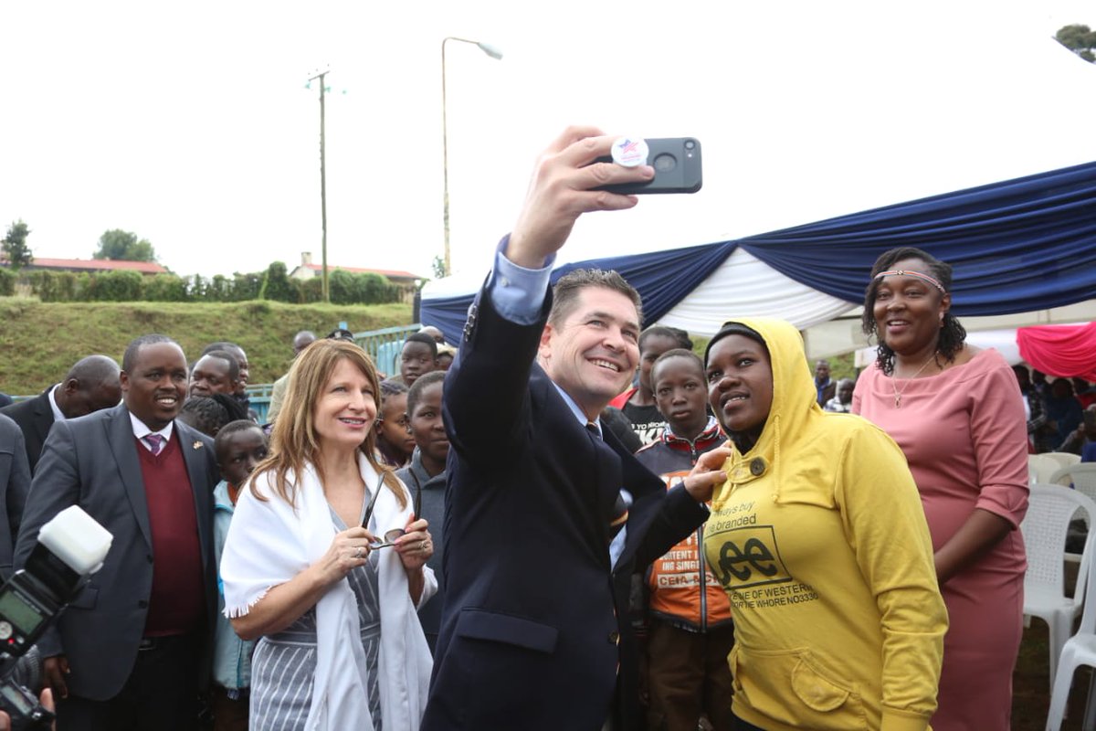 ElgeyoMarakwetC's tweet photo. Giving them hope...
@USAmbKenya Amb. Kyle McCarter when he attended a graduation of some 139 HIV- children born of HIV+ mothers anGraduated HIV free at Iten County Referral Hospital. #Celebrating God's second chances.
@USEmbassyKenya @Governor_Tolgos @rotichwisley @Barmaasaikip https://t.co/MBLKrklhiw