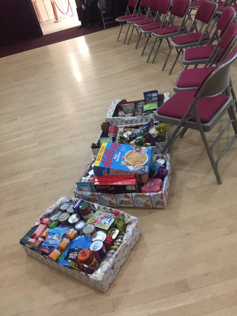 ChoirPadiham's tweet photo. When the community comes together and helps out someone or maybe a family finding this month difficult #beautiful #helpinghand #community #filltheboxes 🎄❣️ https://t.co/PYjU82eVKk