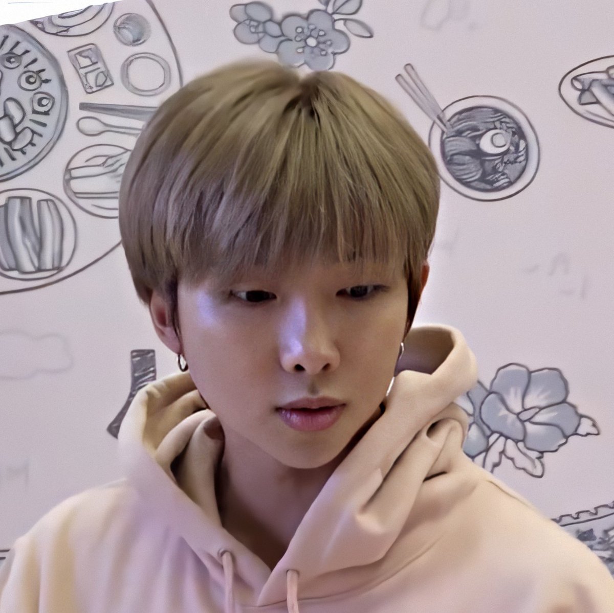 kimnamjoonpics's tweet photo. tiny https://t.co/wSnlmsxMkJ