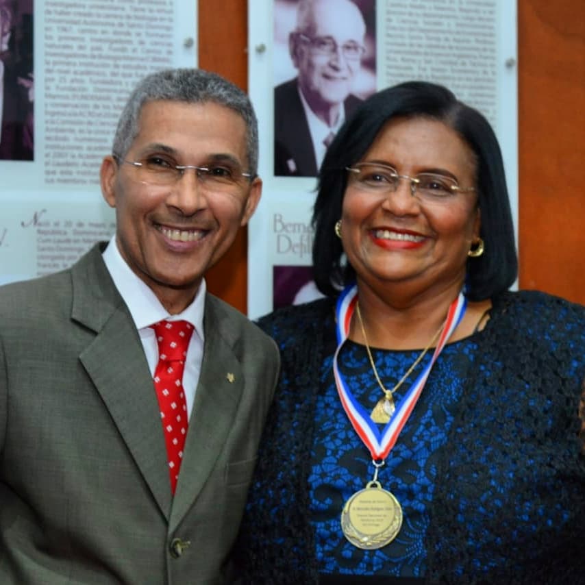 ARSSeNaSaRD's tweet photo. Hoy celebramos el reconocimiento otorgado a nuestra Directora Ejecutiva, Dra. Mercedes Rodriguez Silver, quien fue galardonada como Médico Distinguida de la Sociedad y recibió la Medalla de Honor de la Salud, durante la décimo novena entrega del Premio Nacional de Medicina 2019. https://t.co/Vgf8pOL69R