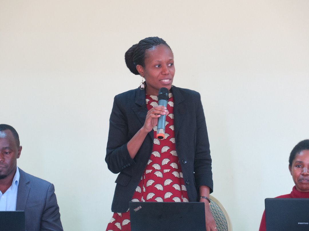 GGGI_Rwanda's tweet photo. .@berthachiudza the Gender Specialist at @gggi_hq, joined the #infrastructure #GenderMainstream Strategy Review workshop giving participants points on mainstreaming #Gender at global,regional & national level in Energy ,Transport water & sanitation ,Urban Settlement Sectors https://t.co/JIY2e8MADc