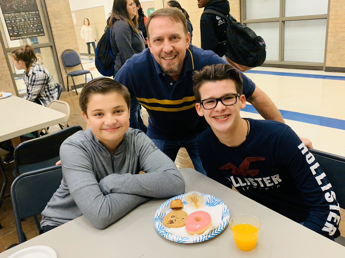 Fun had by all at our annual AVID breakfast. Students getting a chance to recognize their teachers for all they do! @LHS_principal20 @LHSCollegeCtr <a href="/Lion_Counseling/">LHS Counseling Services</a>