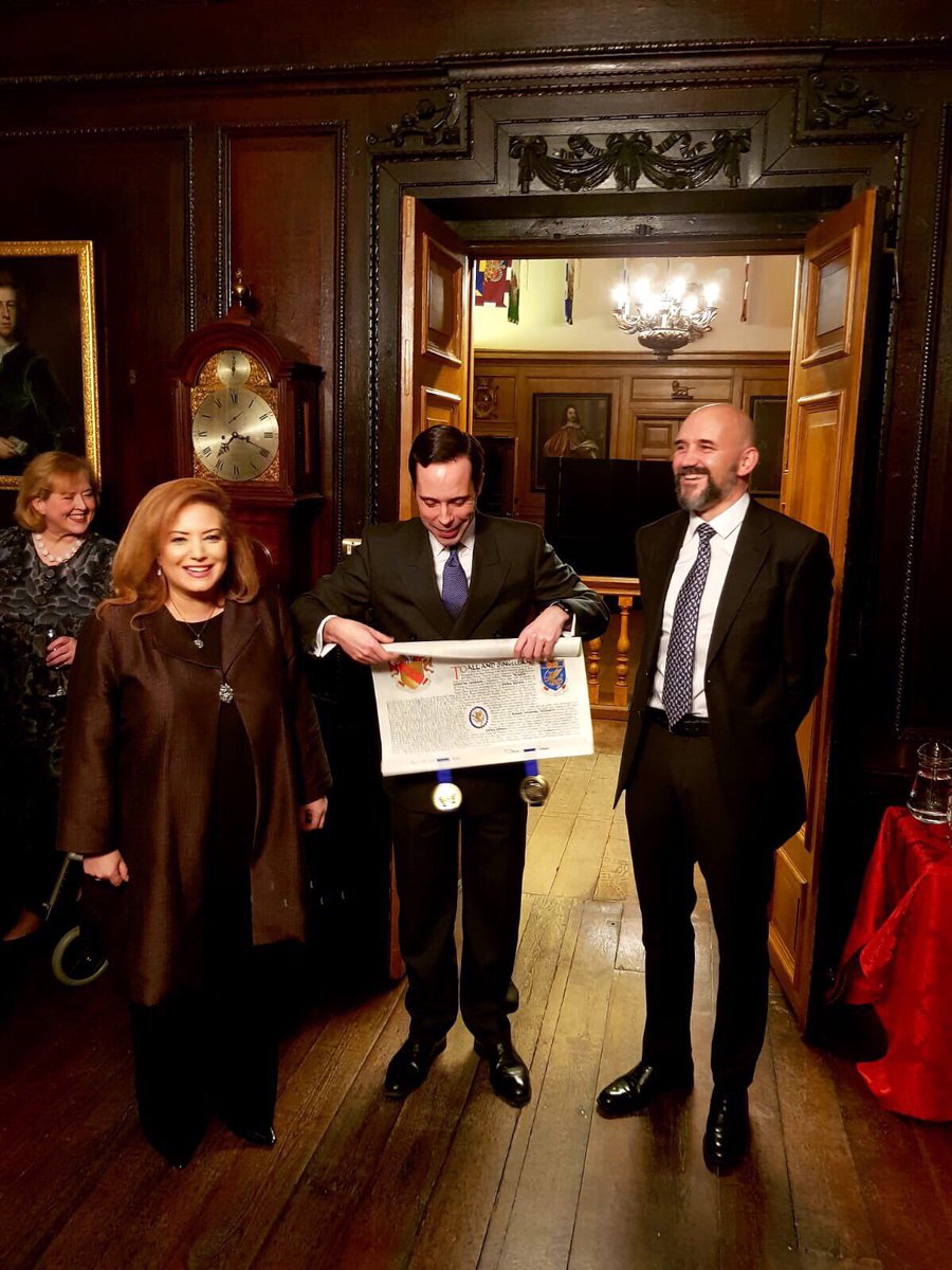 EdhemEmma's tweet image. What a marvellous evening at the College of Arms as the Windsor Herald unveiled my husband’s and my new Coats of Arms! Her Majesty must have been having one of those days when she saw fit to grant them to us... Mine in blue and Riaan’s in red. Surrounded by our wonderful friends.