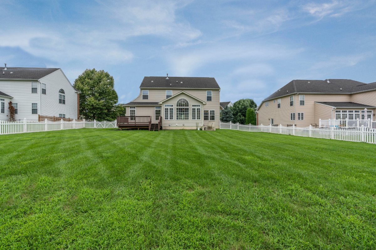 MendivilRealtor's tweet photo. Searching for the perfect backyard for the kids? Let's find it together. https://t.co/fUEpKbxs4H https://t.co/97LcjcRwUF