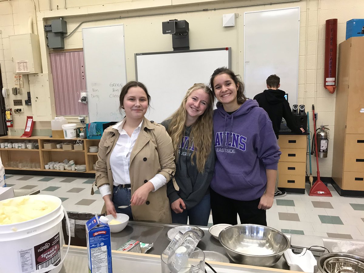 tmgraszat's tweet photo. Eastside International Ravens. Baking and cooking for the Christmas Sharing Auction. Maybe you want to bid on cinnamon rolls, two types of German cookies and Spanish Flamenquines. @isp_hpe @eastsideravens https://t.co/9Eb0DtBazV