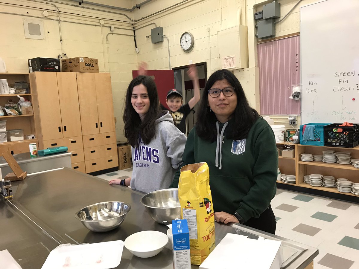 tmgraszat's tweet photo. Eastside International Ravens. Baking and cooking for the Christmas Sharing Auction. Maybe you want to bid on cinnamon rolls, two types of German cookies and Spanish Flamenquines. @isp_hpe @eastsideravens https://t.co/9Eb0DtBazV