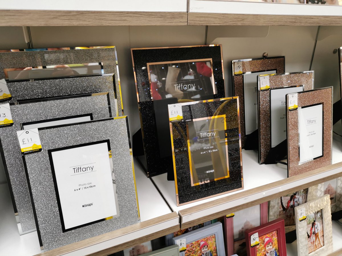 SnapsSt's tweet image. MANY new frames in store 😊 #FRAMES #STALBANS #CHRISTMAS #PHOTOGIFTS #FAMILY #PORTRAITS