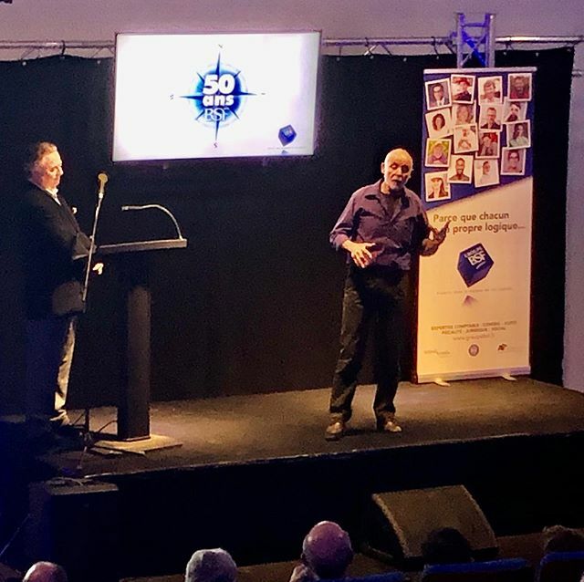 Un récit incroyable de Jean Jacques Savin... qui a traversé l’Atlantique à la dérive... en tonneau !!! ift.tt/2rmVB21