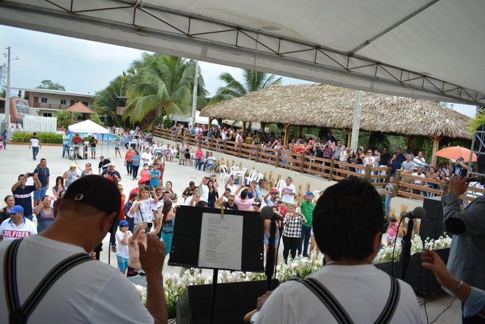 (IMÁGENES)
Resort Agro-Turístico y Deportivo Guiferza...

Gran espectáculo del salsero colombiano, 🎙️DIEGO MORAN 🎙️
Salsa, alegría y mucho sabor...🎼🎵🎙️🎶🎷🎺🎸🎹 Orquesta Latin Swing...