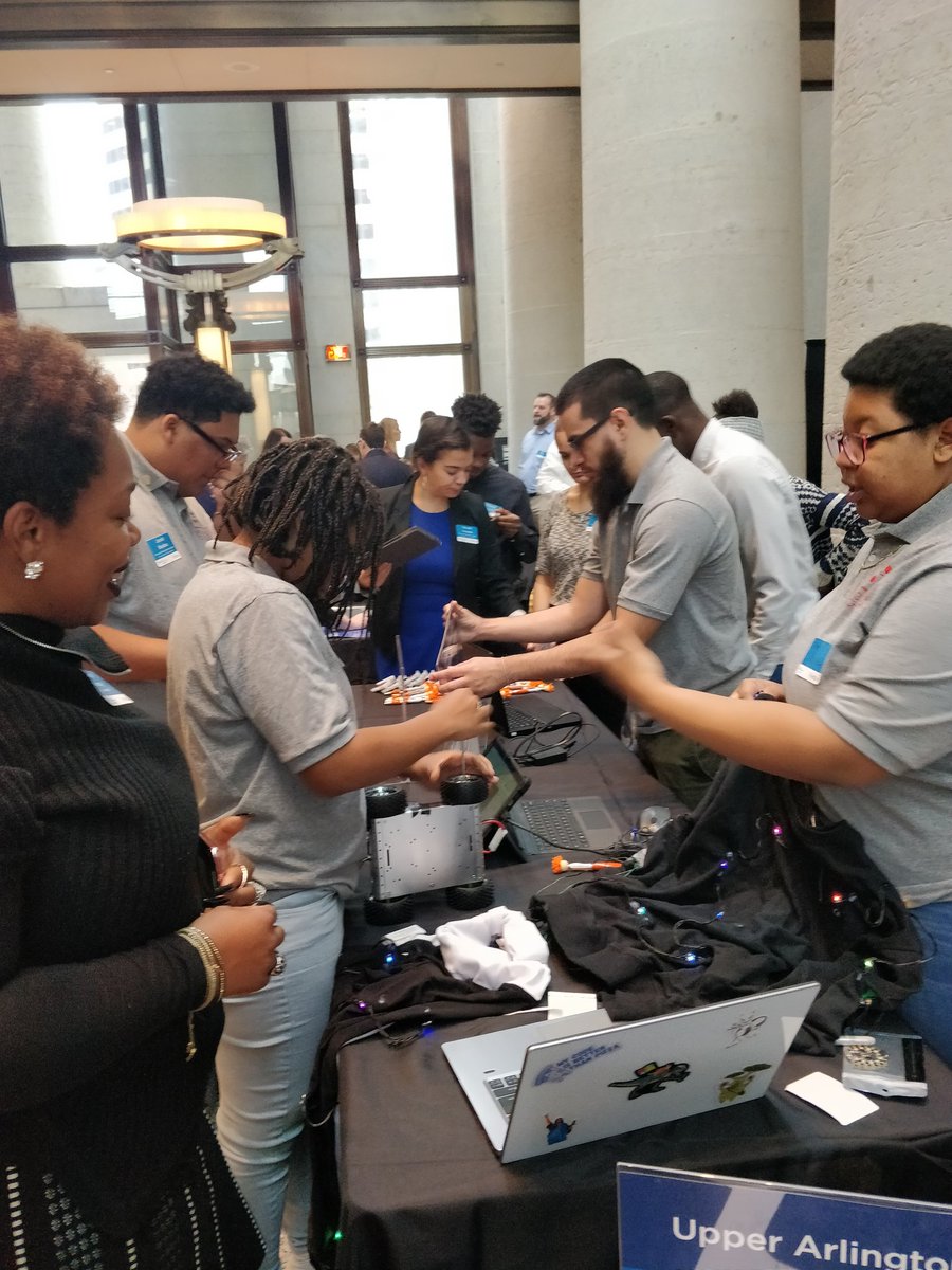 lisachambers's tweet photo. So many cool things going on @johnmarshallsc1 - way to represent! #CSforOH #CSforCle #CSEdWeek https://t.co/WRVJaRYOgs