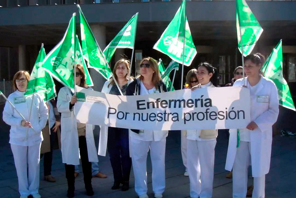 SATSE denuncia la imagen “sexista, estereotipada y denigrante” de las enfermeras en algunos regalos navideños
ultimocero.com/noticias/movim…