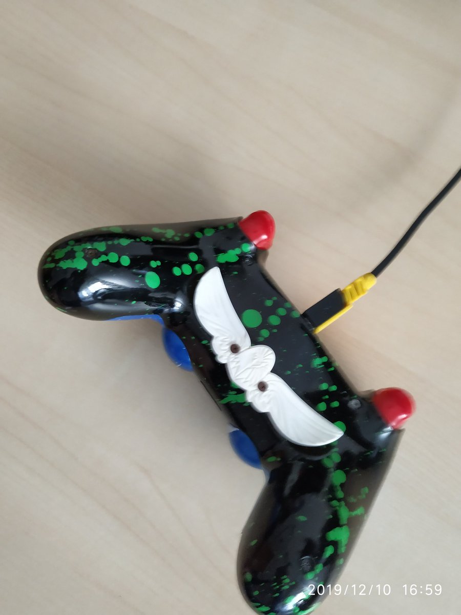 GuacamoleFCB's tweet photo. Que no se podían personalizar, decían... ¿quién pone balas a su mando? 😂. #SoyDeCompeti #CompetiControl @CompetiControl https://t.co/xUiStgqNU9