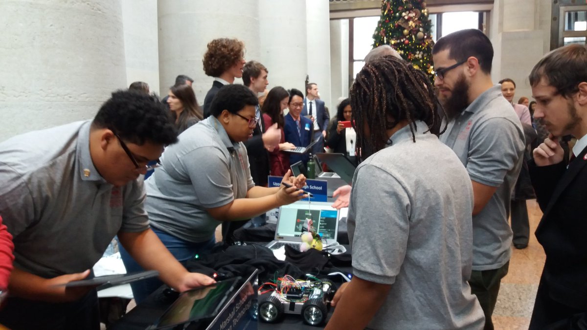 techcorpsus's tweet image. #StudentTECHCORPS and #E4Tech showing legislators what they&apos;ve learned about #computerscience during Coding at Capital! @CLEMetroSchools @johnmarshallsc1 @napls_ps #CSforOH