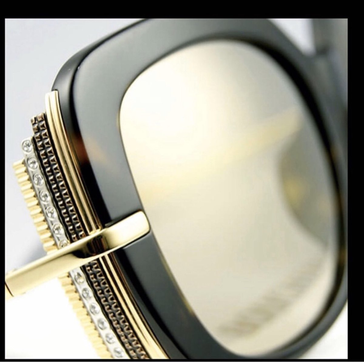 optlacascada's tweet photo. La colección de lentes Boucheron crea un prestigioso universo de misterio, seducción y elegancia. Lentes espectaculares que solo encontrarás en Óptica La Cascada https://t.co/mU6O1wwgGy