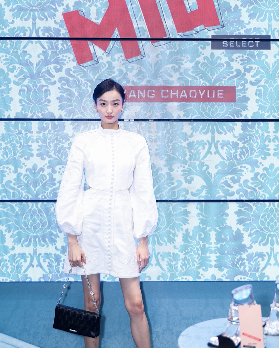 MIUMIUofficial's tweet photo. Stolen moments of #YangChaoyue and her guests at the launch event for her #MiuMiuSelect in our boutique in #Shanghai.
#MiuMiuCelebrities
#LeafGreener #LiuXu #LiuYanchi #WuJiaye https://t.co/xlcdM1x6w0