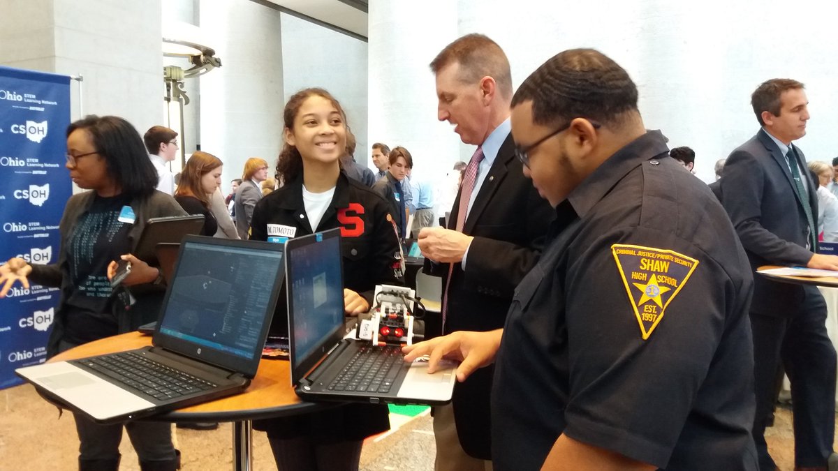 techcorpsus's tweet image. #StudentTECHCORPS and #E4Tech showing legislators what they&apos;ve learned about #computerscience during Coding at Capital! @CLEMetroSchools @johnmarshallsc1 @napls_ps #CSforOH