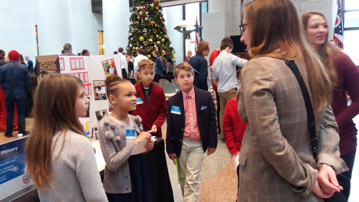 techcorpsus's tweet image. #StudentTECHCORPS and #E4Tech showing legislators what they&apos;ve learned about #computerscience during Coding at Capital! @CLEMetroSchools @johnmarshallsc1 @napls_ps #CSforOH