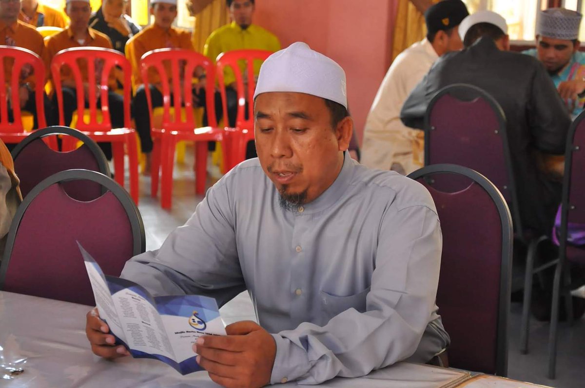 ExedeenOfficial's tweet photo. Nasihat dan kenangan mende yg sep2 mung teringat bile terkenang memori bersama Ust Juka?

Kalau min pernoh kene blebel tengoh jalan sebab dok gi prep hari sabtu. Sekali je la kene maroh, sebab Ust Juka baik nge banat. ✌uhuu.

Retweet dan ceritakan pengalaman anda. https://t.co/4r47pM76nd