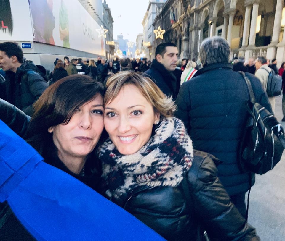 Upi_ER's tweet photo. A #Milano per la manifestazione #lodiononhafuturo. Presidenti di #Provincia e Sindaci da tutta Italia a fianco di Liliana Segre https://t.co/ybQ0PMwbdL