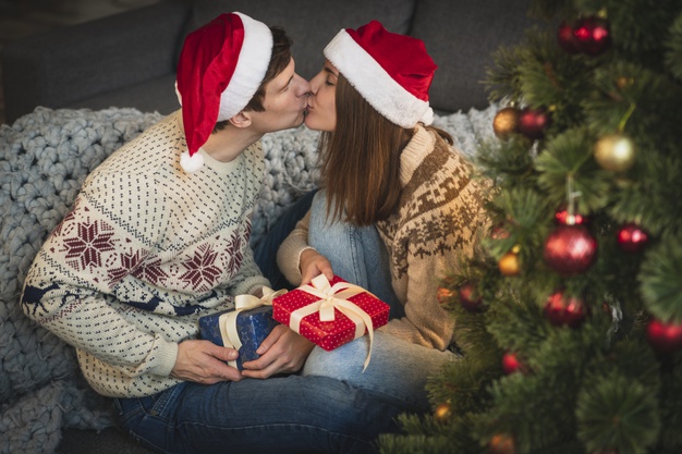 Bodayaa_com's tweet photo. Buenas tardes! 💕 Dentro de 15 días ya es Navidad... has pensado pedirle matrimonio a tu pareja en Navidad pero no sabes cómo? 🤔🎄 Te traemos las 5️⃣ ideas perfectas para pedirle la mano a tu pareja: ⬇⬇
https://t.co/nNklAe6kXB 🎄♥️🥂

#pedidademano
#ideascreativas #tipsnavidad https://t.co/3nVabTvI2i