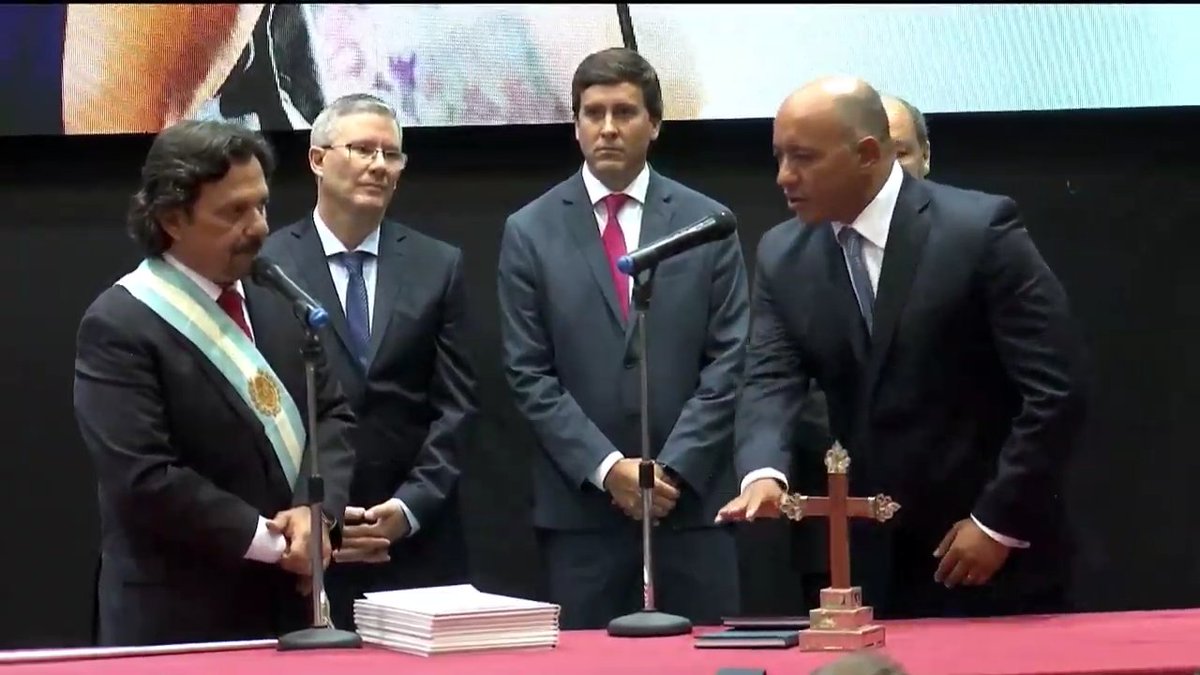 artydance23's tweet photo. CEREMONIA DE ASUNCIÓN.
El Gobernador @GustavoSaenzOK tomó juramento a @rdibashur en el cargo de Ministro de Economía.
#Salta #Argentina https://t.co/KppnBKhloC