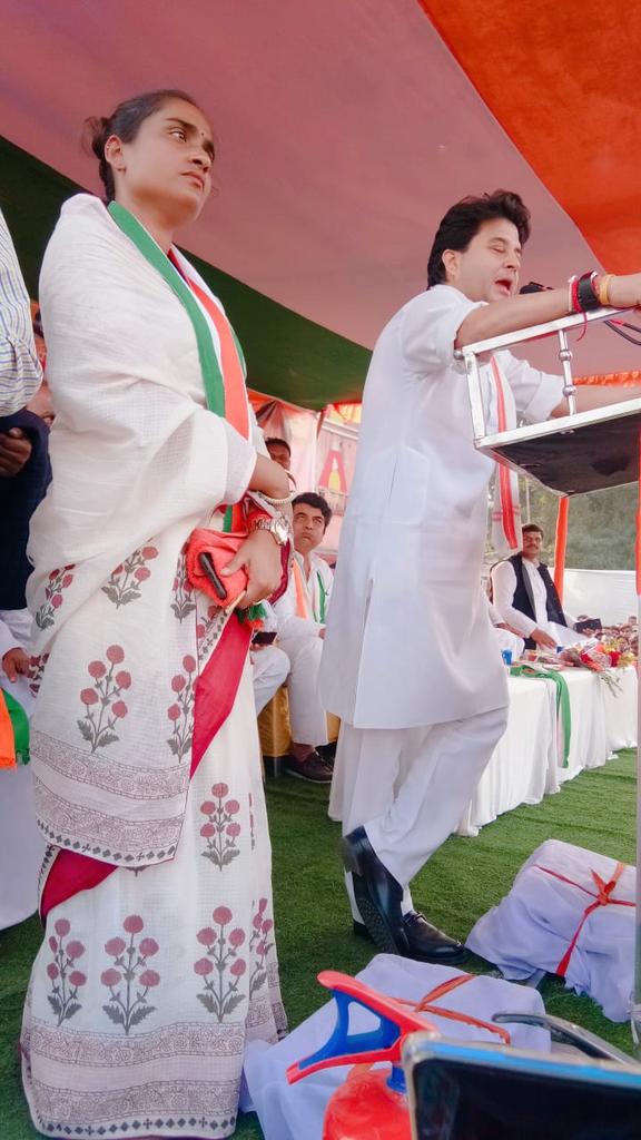 MdShaukinIYC's tweet image. 10/12/2019 @JM_Scindia ji Addressed Public Meeting at Jharia Assembly Plz Cast Your Valuable Vote in favour of #PurnimaNirajSingh ji at Jharia Assembly on 16th December 2019🙏🙏🙏
