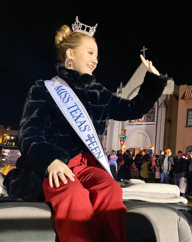 MAOTeenTX's tweet photo. Texarkana Christmas Parade🎄
#MAOTeenTX #MAOT https://t.co/iKkis9Oiav