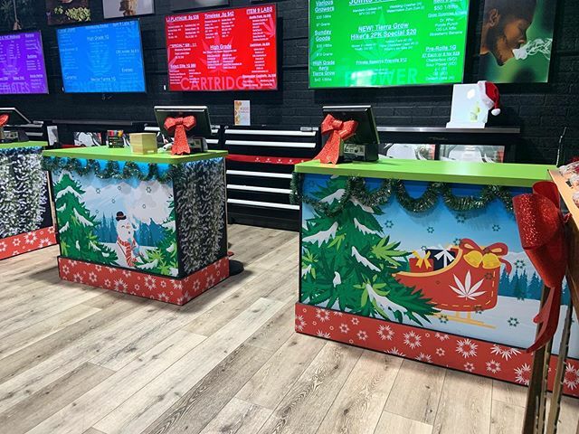 localjointaz's tweet photo. Have you seen the new additions?! Local Joint is ready for the holidays! 🎅🏻🎄❄️☃️ @charlotteoliva21 •
•
•
•
#keepitlocal #shoplocal #puffco
#localjoint_az  #cannabislove #beautifulday
#rollitup #420lifestyle #mmj
#elevateyourself #localjoint #smok… https://t.co/ror6n2flYQ https://t.co/E4RDzZww1u
