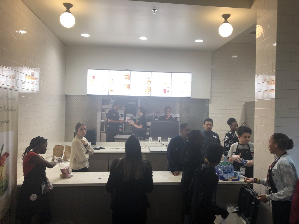 ConyersMiddle's tweet photo. During the Personal Finance lesson, todayβs business volunteers from Waffle House Corporate office inspired our students. Ensuring students are able to succeed in a global economy with financial literacy is key!ππ #CommandingExcellence @WaffleHouse @RockdaleSchools @jageorgia https://t.co/EtjpmR2KcV
