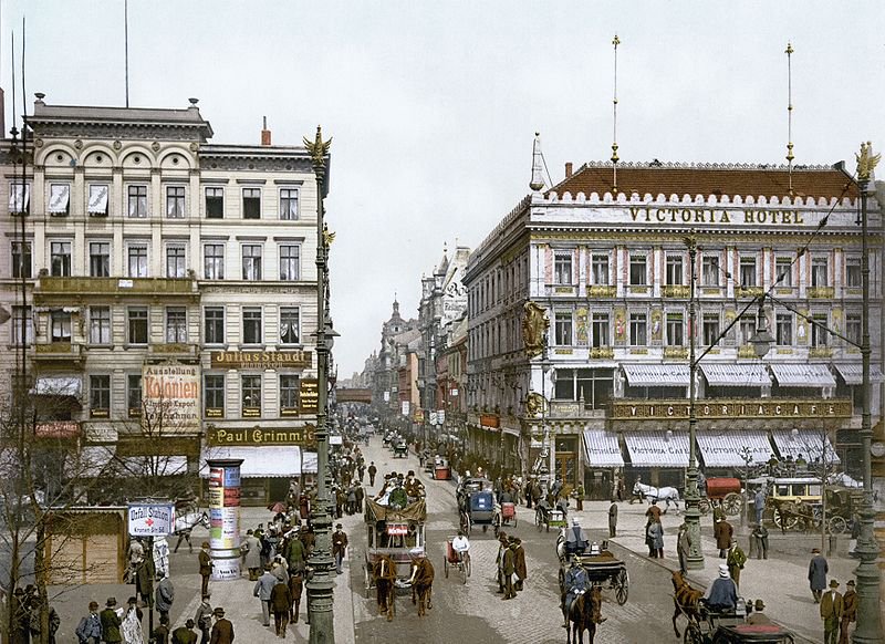 First, a tweet on what Germany was pre-Weimar:As the Holy Roman Empire ended, Germans united throughout the 18th & 19th centuries under strong leadership, loyal monarchs, and good governance.Germany was a bustling European center of industry, military, culture & Christianity.
