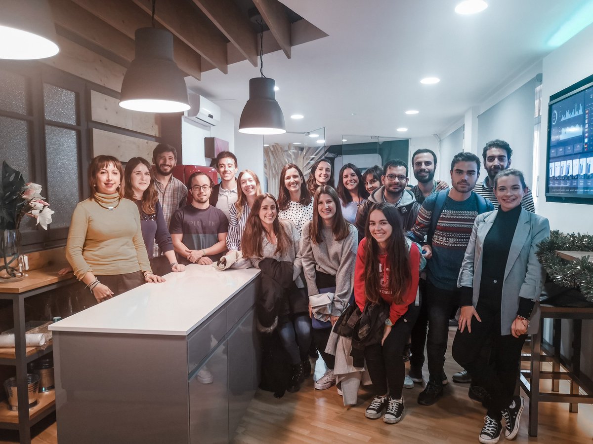 insidezeusdata's tweet photo. Hoy nos han visitado los alumnos del programa de #MarketingDigital de @eoi. Una generación de alumnos con un potencial impresionante. Muchas gracias por la visita @lamardeana https://t.co/taCWPUayiR