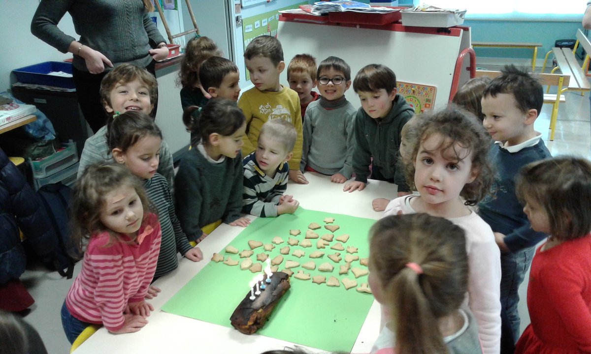MaternelleC's tweet photo. Louna et Paul ont soufflé leurs 4 bougies...
Oliver et Arthur ont  soufflé sur 5 bougies...
Aujourd'hui, Pauline et Elsa ont terminé leur stage dans la classe...nous leur souhaitons une bonne continuation... https://t.co/qjRuRAaPl4