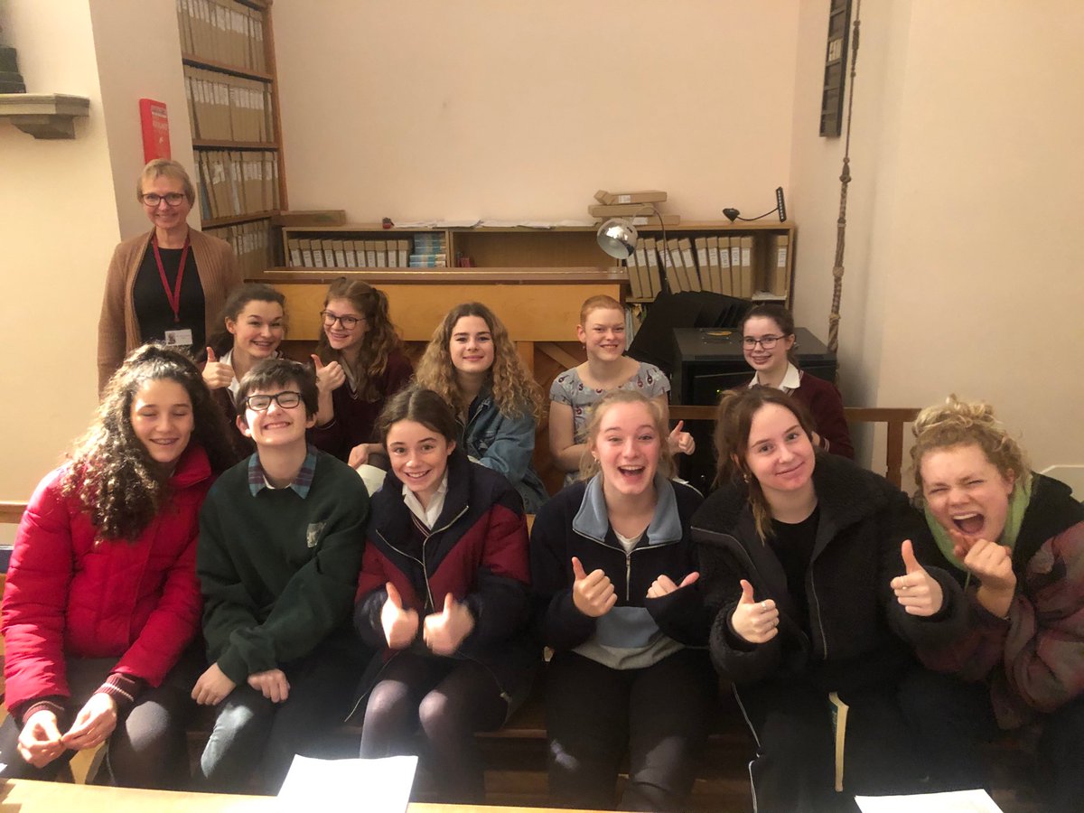SHSKChapelChoir's tweet photo. Hyped for tonight’s #ninelessonsandcarols service! Be sure to come to chapel at 7pm to hear some bangin’ Christmas tunes! 🌲❄️🎅🏻 #oholynight #shepherdsfarewell #descant @shskmusic @SHSKSchool https://t.co/L6A4R1MNSa