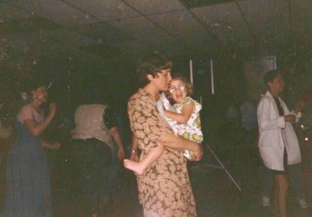 its_Popstar's tweet photo. Heyy @BenSPLATT! My mom is has been fighting early onset Alzheimer’s for 5yrs. I fell in love with your song “In Case You Don’t Live Forever” and I plan to use it as the song for our dance at my wedding. Want to come celebrate memories with us on 10-10-20?#ELDALZ #shootingmyshot https://t.co/kr8YJzzqJR