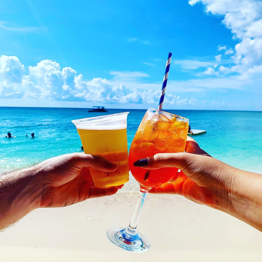 BeachBound's tweet photo. Beach views like this always call for a toast! 🍹🐚 #GrandCayman #ToastToTheGoodLife https://t.co/erkklHYoWM