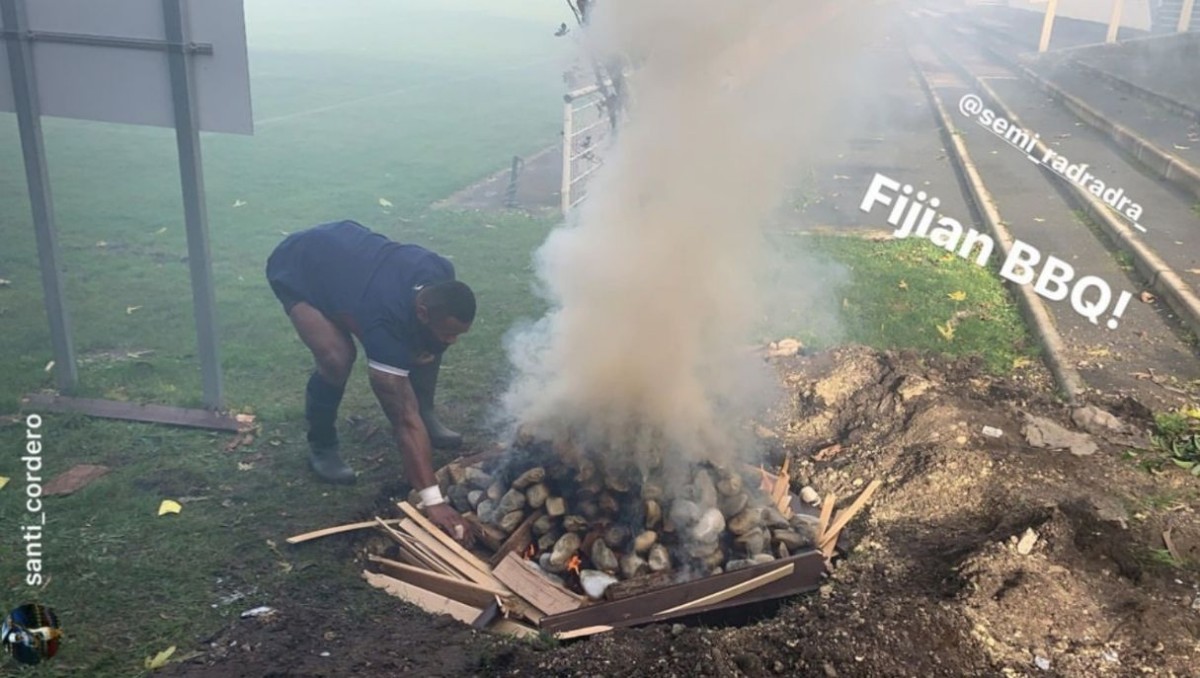 ylshrs's tweet image. 🇫🇯 🔥 A l'@UBBrugby, les joueurs du Pacifique s'occupent du barbecue 🐖👨‍🍳#Top14 #UBB #BBQ #rugby sudouest.fr/2019/12/10/ubb…