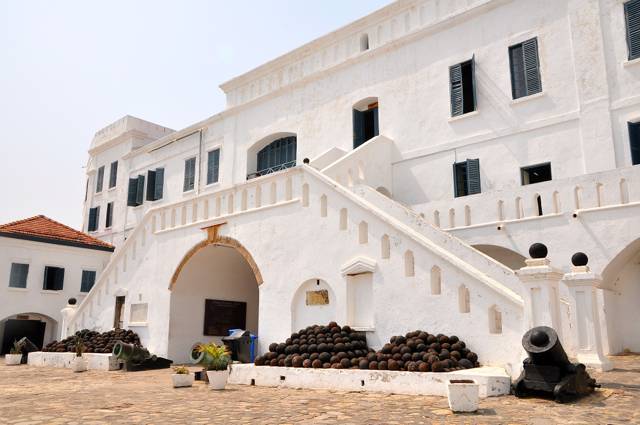 GhanaianMuseum's tweet photo. "Door of No Return" at Cape Coast Castle, a fortress used to confine slaves in the Gold Coast before they were shipped abroad. The Cape Coast Castle is the largest of the buildings which contains the legacy of the trans-Atlantic slave trade. A must Visit. #YearOfReturn https://t.co/zEfD7LWsOf