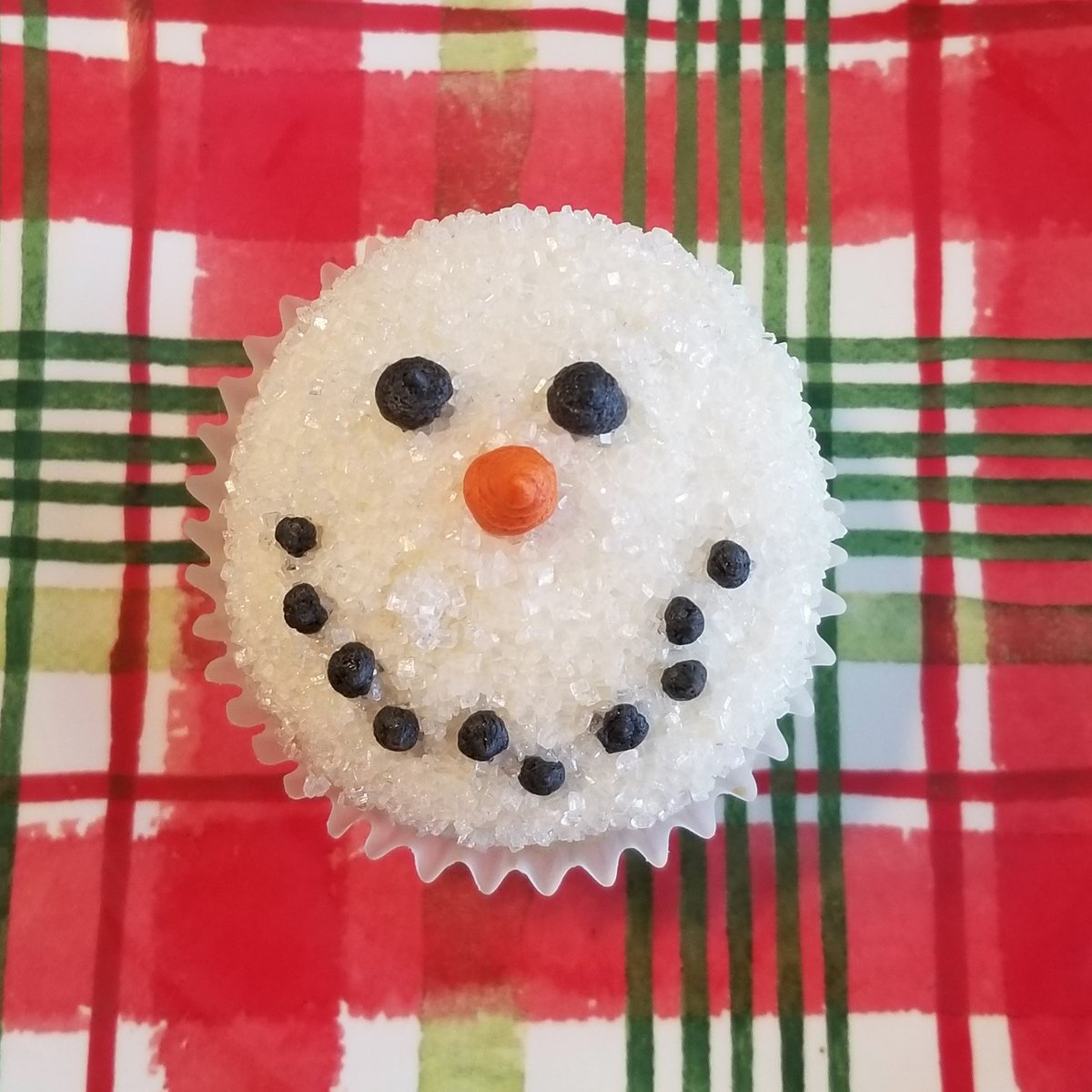 On the 10th of December, Flour Child created for me sparkling snowman smiles 🧁

flourchildcreations.com/25-days-of-cre…

#CAKEBUS #FlourChildCreations #topthat #onlyinwanamingo #mnbakery  #cupcakeoftheday #cakeeveryday #indulge #madeinmn #bakingtherapy #25daysofcupcakes #snowmen #cupcake