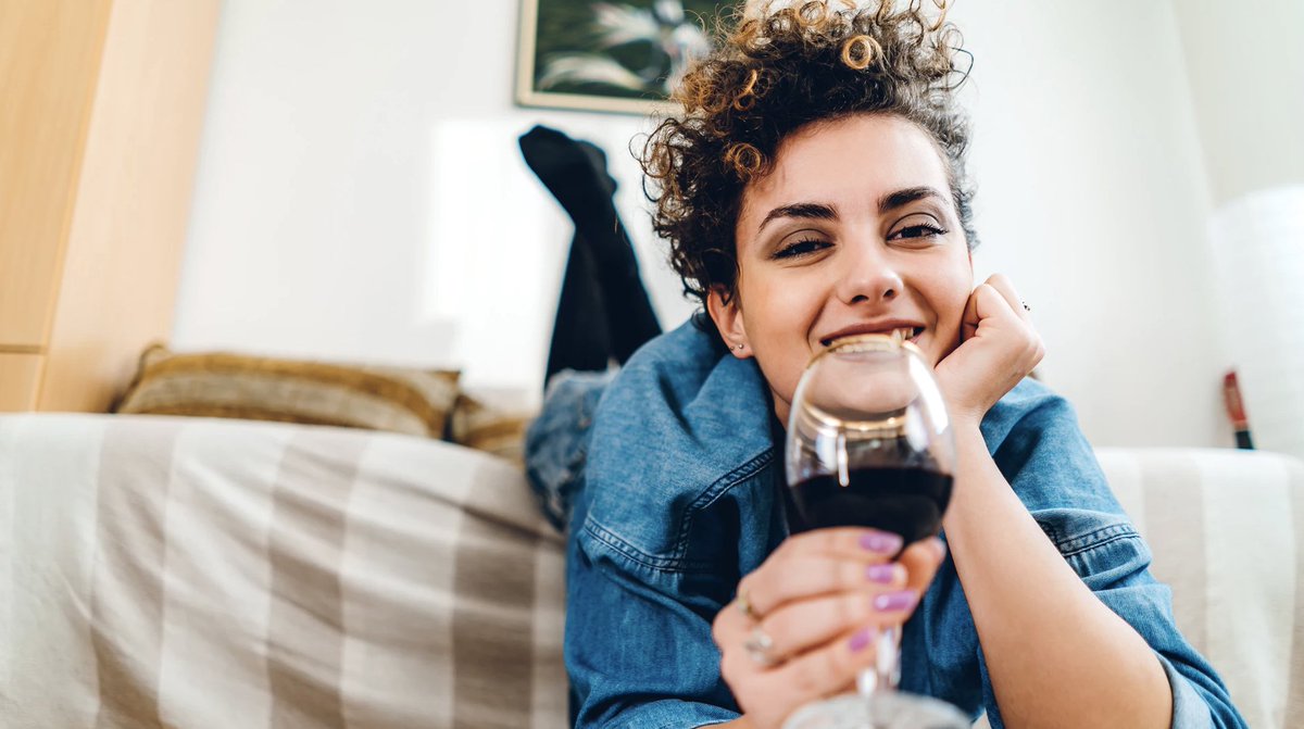 wineblogman's tweet photo. Pretty thorough article on what actually happens in your body when you drink #redwine. #wine #wintasting #winedrinking #winelover #health https://t.co/SVxuTE28uN https://t.co/TTqN4Z6OkW