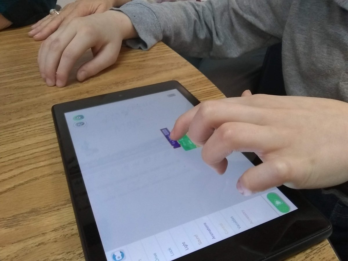 fssdfismedia's tweet photo. Today, we began our #CSEdweek celebration with Mrs. Wigant's class! Students had the opportunity to code Dash and Dot robots. They changed eye patterns, colors, and sequence with lots of smiles! These kiddos are my heroes! #ALALibrary #CodeyourownHero https://t.co/qF5HBq9mbx