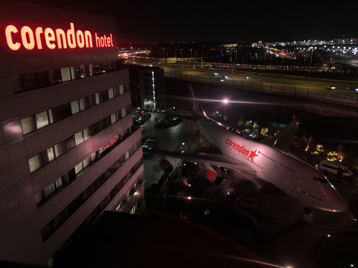 Even op bezoek bij <a href="/corendon/">Corendon</a> , met een prachtig uitzicht op de grote broer van <a href="/AirportEelde/">Groningen Airport Eelde</a>