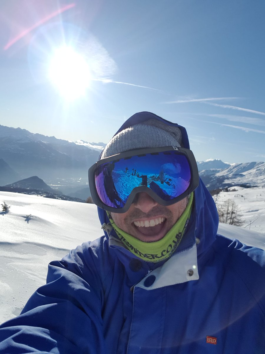 ONLYRIDERPRO's tweet photo. 2020 winter season Open 😎🤟🏂
#onlyrider #coachingzone #switzerland #outdoor #valais #fun #snowboard https://t.co/ZFSL3nGalu