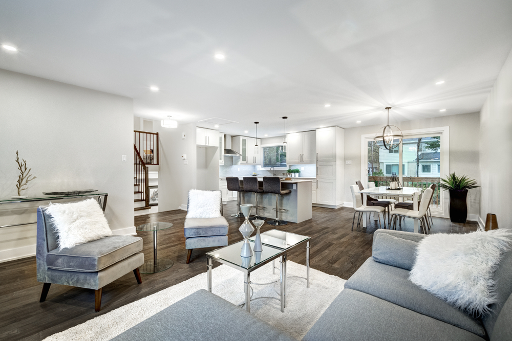 _inhabitr_'s tweet image. Challenged with showcasing your new listing? Let the elves at Inhabitr take care of the design, rental furniture, delivery and set-up. We make it easy. You get the credit. Lots of credit.

#Staging  #TeamInhabitr