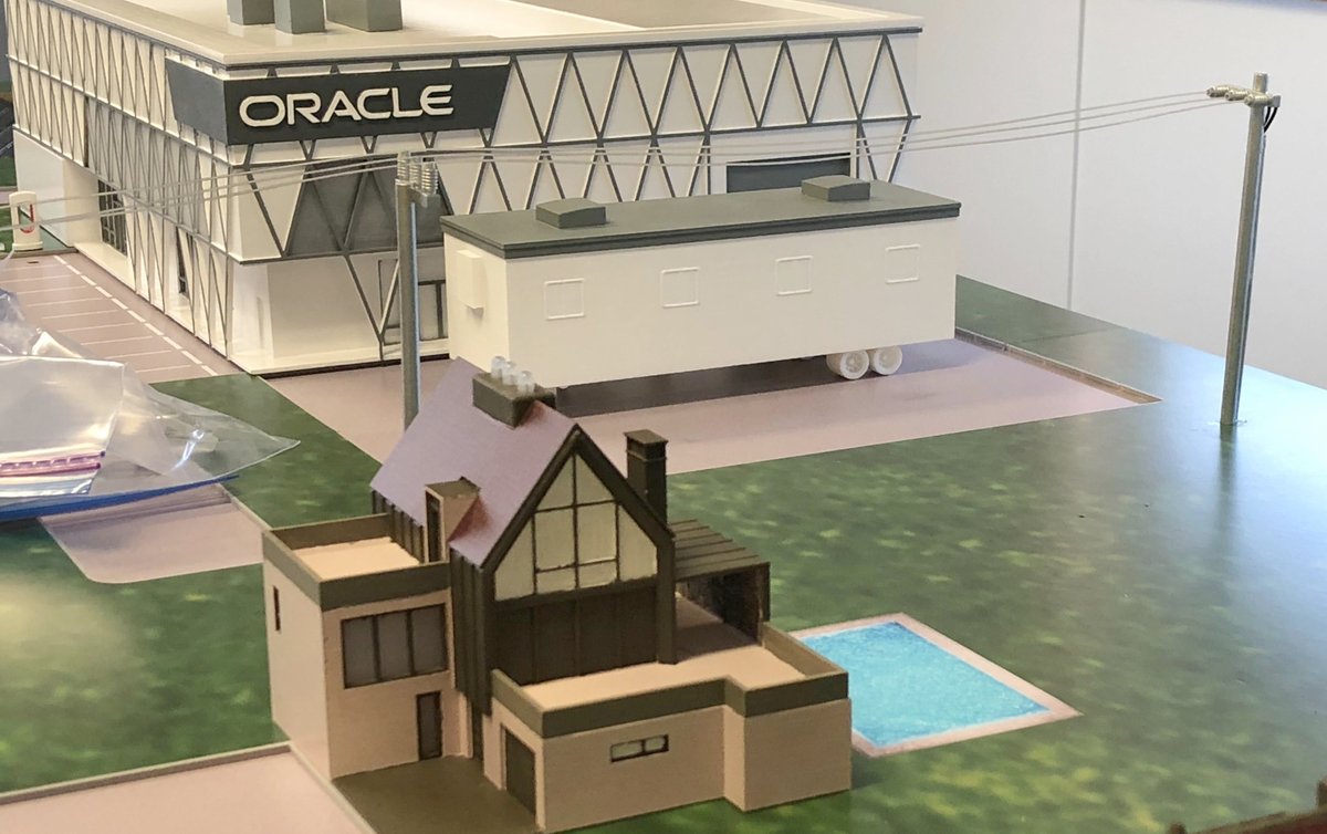ORCLEnergyWater's tweet image. We&apos;re onsite at the #OracleIIL (Oracle Industries Innovation Lab) putting together our #ConnectedHub model 🏨🏠🏢🏫 for use onsite &amp;amp; making friends/having ☕️ with dummy pete during our downtime.