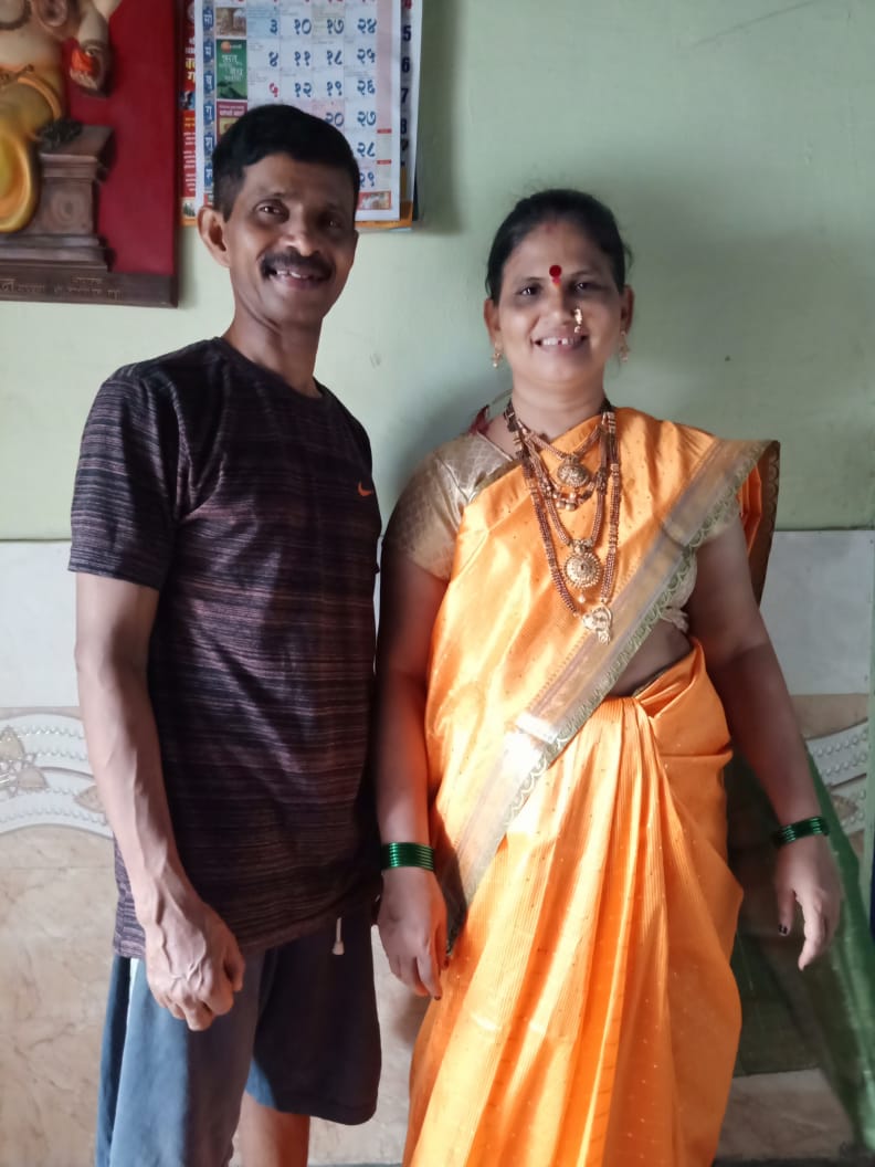 pprathameshp's tweet photo. आयुष्याच्या प्रत्येक सुख दुःखात आपण नेहमी असेच हसत खेळत एकत्र रहा.
विवाह दिनाच्या हार्दिक शुभेच्छा आई बाबा. 😘😘😘 https://t.co/EWslFPXAfi